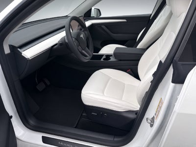 2025 Tesla Model Y Long Range Navigation