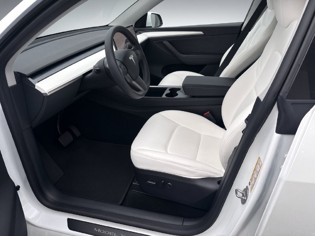 2025 Tesla Model Y Long Range Navigation