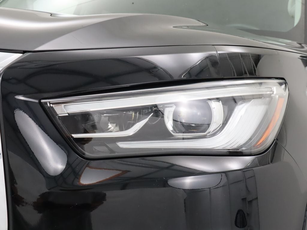 2021 INFINITI QX80 LUXE