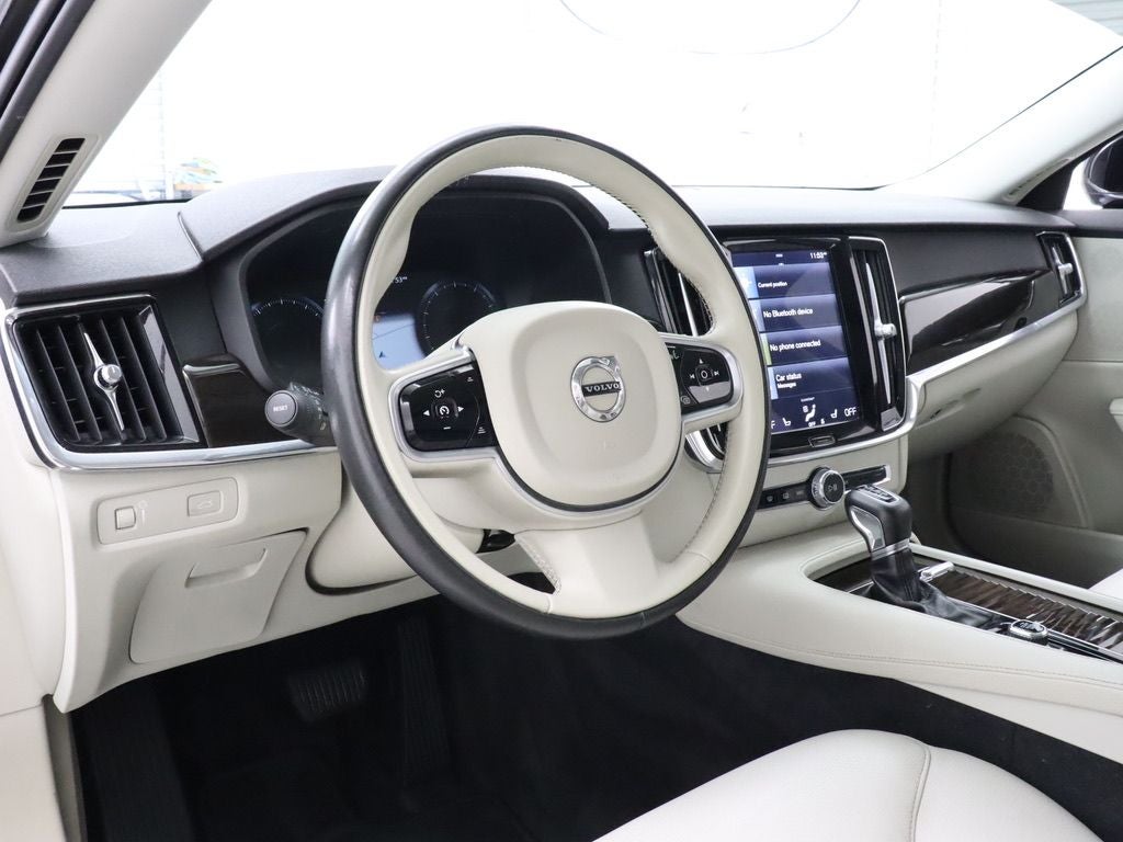 2018 Volvo S90 T5 Momentum AWD Navigation
