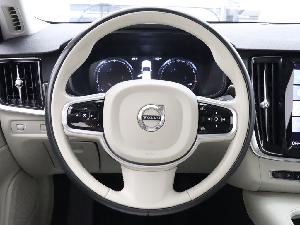 2018 Volvo S90 T5 Momentum AWD Navigation