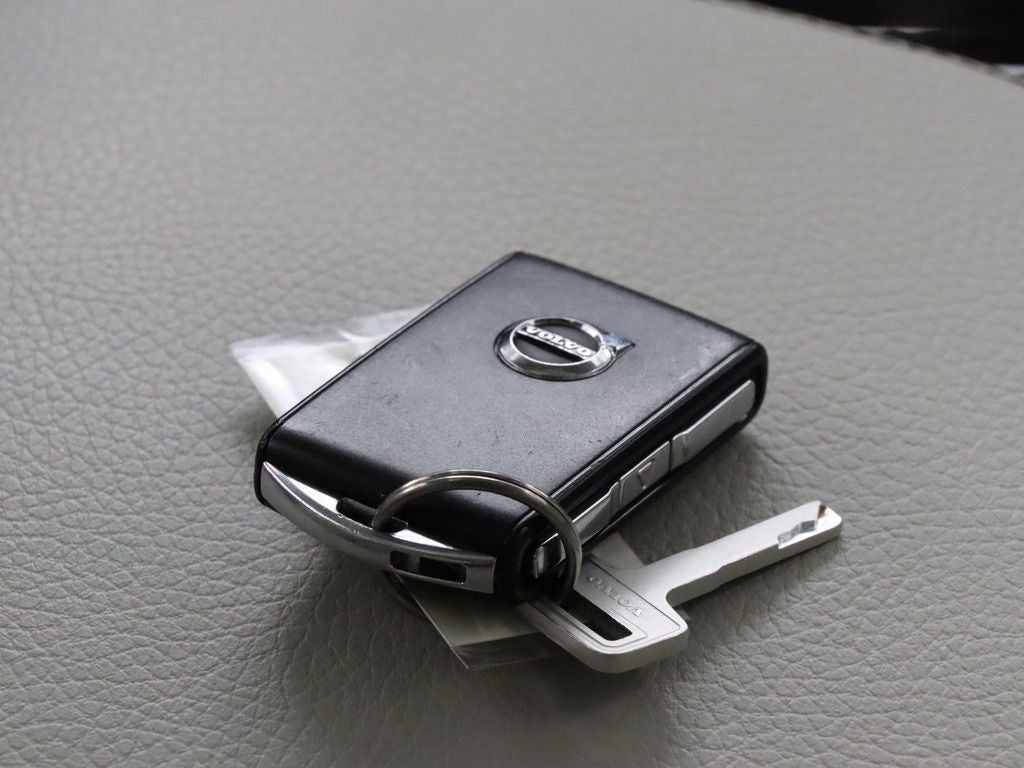 2018 Volvo S90 T5 Momentum AWD Navigation