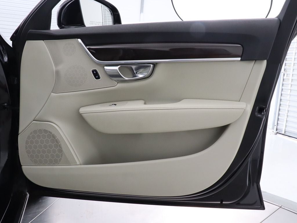 2018 Volvo S90 T5 Momentum AWD Navigation