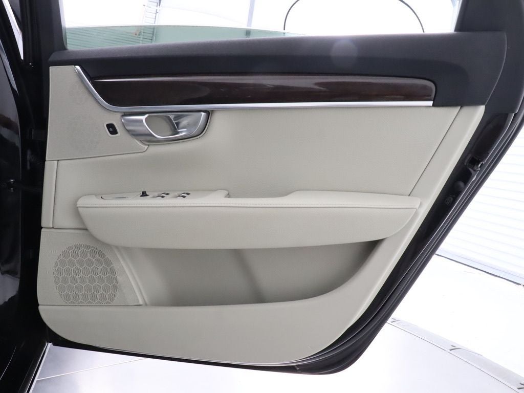 2018 Volvo S90 T5 Momentum AWD Navigation
