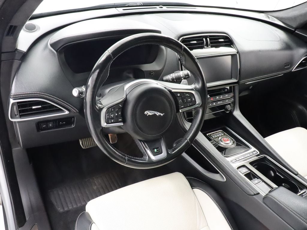 2019 Jaguar F-PACE 25t R-Sport AWD Navigation