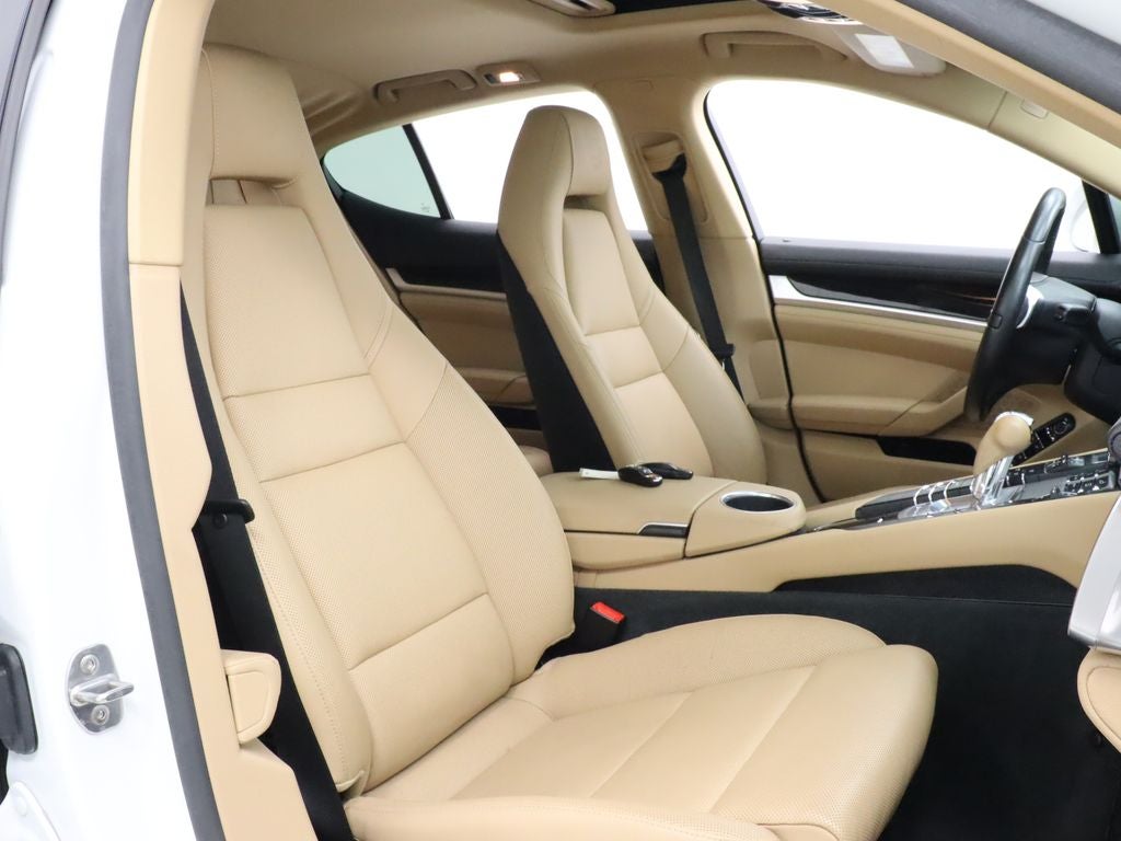 2016 Porsche Panamera 4 Navigation