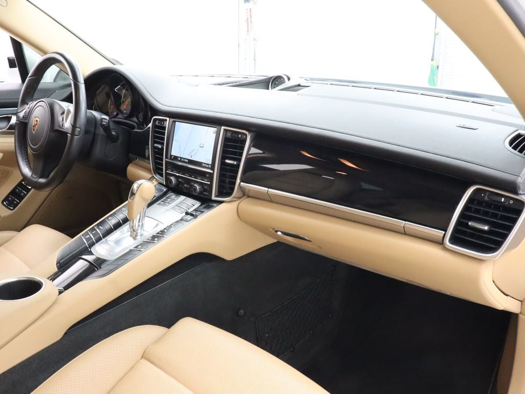 2016 Porsche Panamera 4 Navigation