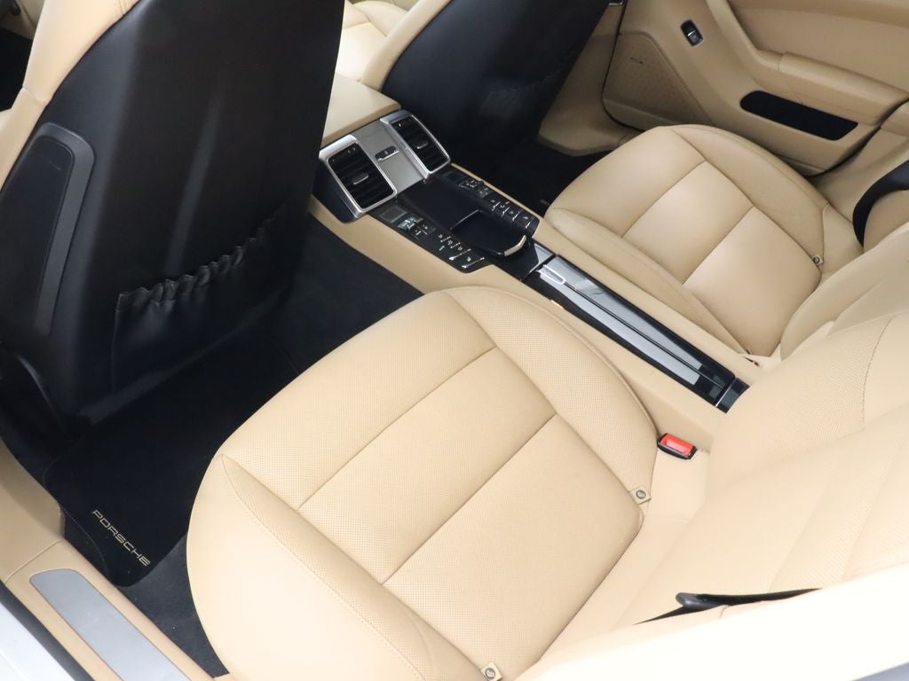 2016 Porsche Panamera 4 Navigation