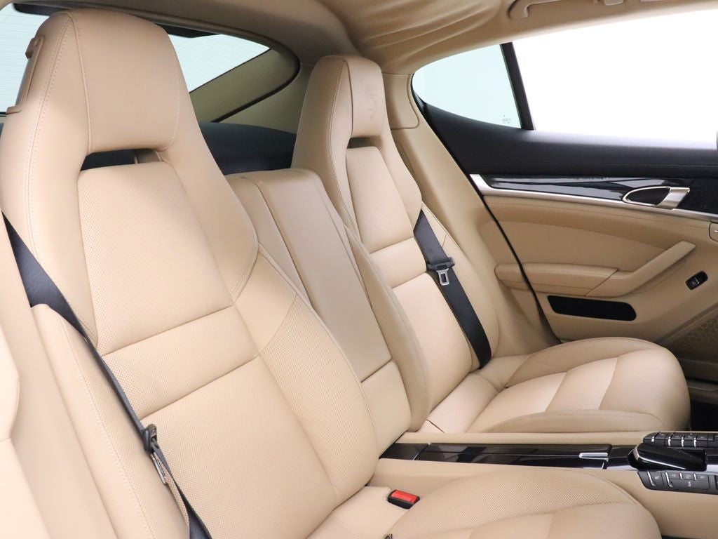 2016 Porsche Panamera 4 Navigation