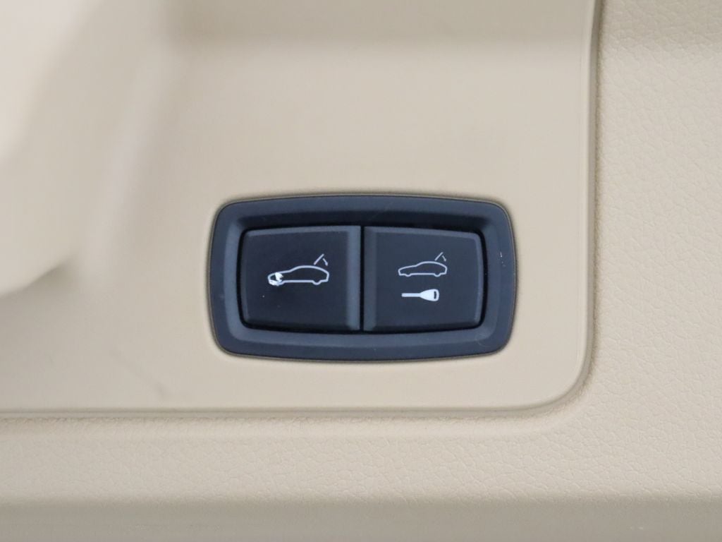 2016 Porsche Panamera 4 Navigation