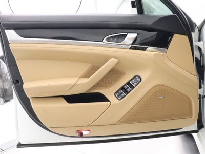 2016 Porsche Panamera 4 Navigation