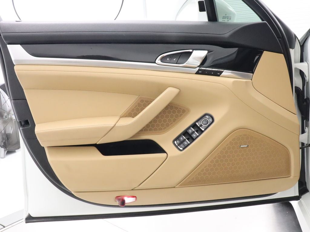 2016 Porsche Panamera 4 Navigation