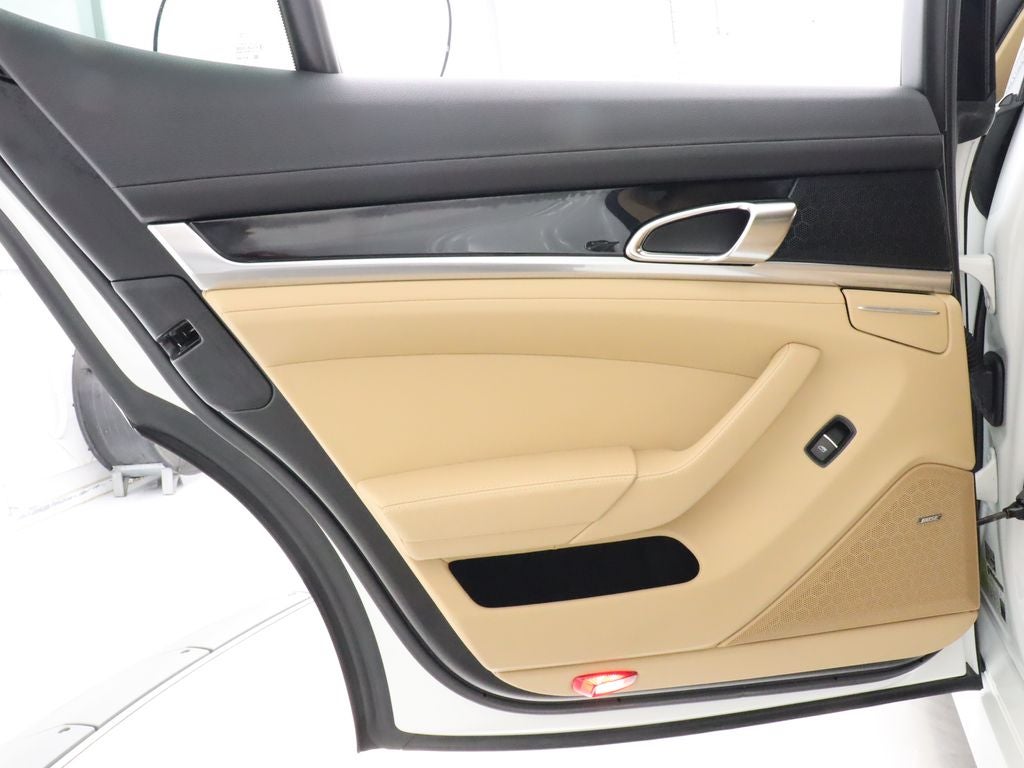 2016 Porsche Panamera 4 Navigation