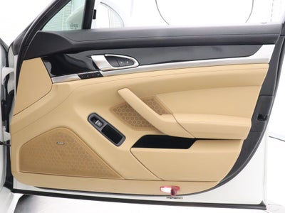 2016 Porsche Panamera 4 Navigation