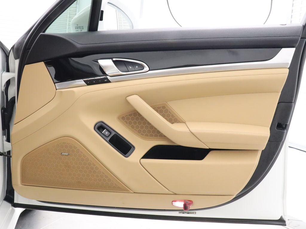 2016 Porsche Panamera 4 Navigation