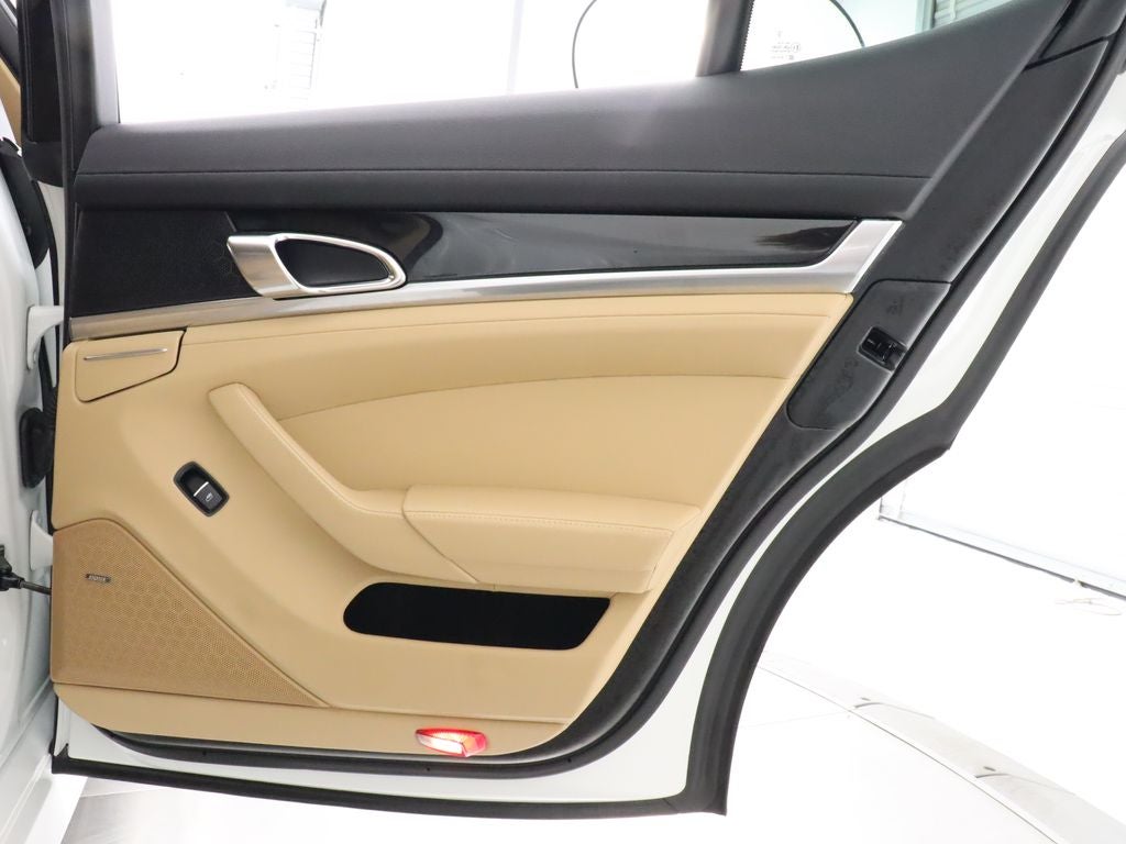 2016 Porsche Panamera 4 Navigation