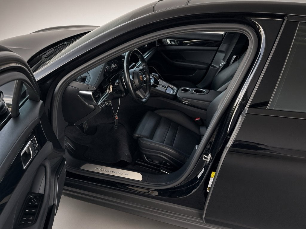 2022 Porsche Panamera 4