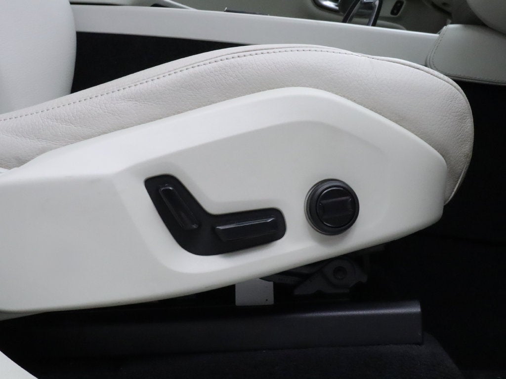 2023 Volvo XC90 B6 Plus 7-Seater AWD Navigation
