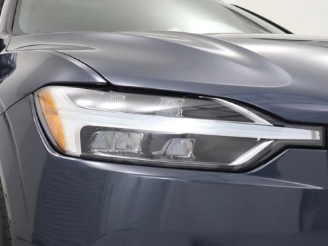 2021 Volvo XC60 T5 Momentum Navigation