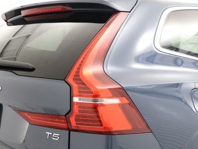 2021 Volvo XC60 T5 Momentum Navigation