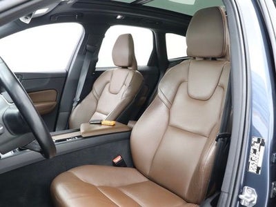 2021 Volvo XC60 T5 Momentum Navigation