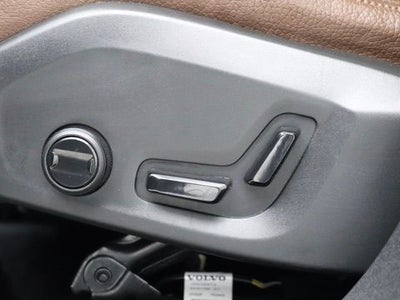 2021 Volvo XC60 T5 Momentum Navigation