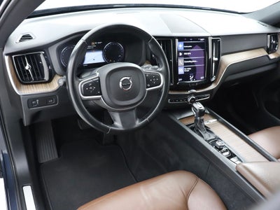 2021 Volvo XC60 T5 Momentum Navigation