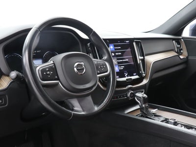 2021 Volvo XC60 T5 Momentum Navigation