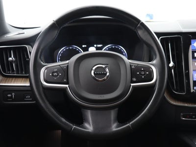 2021 Volvo XC60 T5 Momentum Navigation