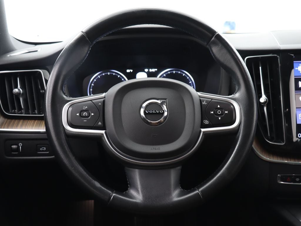 2021 Volvo XC60 T5 Momentum Navigation