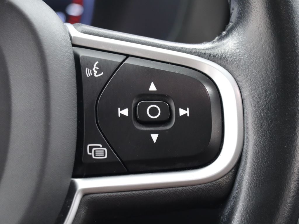 2021 Volvo XC60 T5 Momentum Navigation