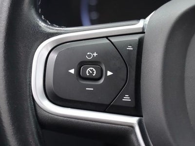 2021 Volvo XC60 T5 Momentum Navigation