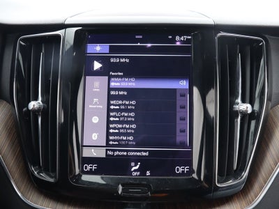 2021 Volvo XC60 T5 Momentum Navigation