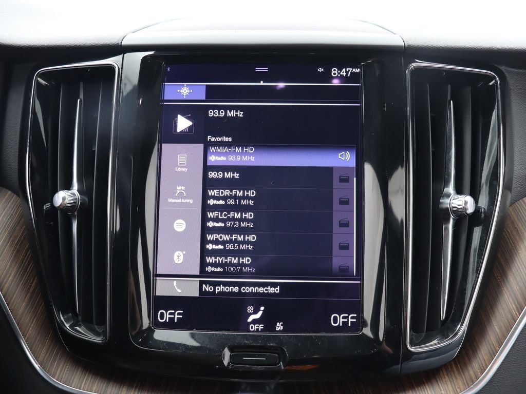 2021 Volvo XC60 T5 Momentum Navigation