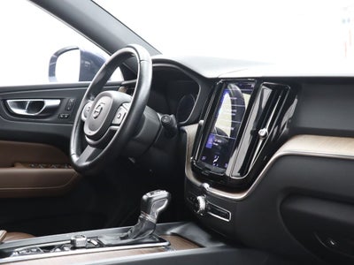 2021 Volvo XC60 T5 Momentum Navigation