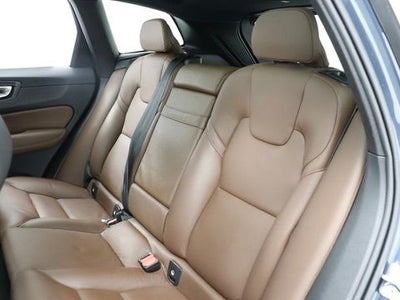 2021 Volvo XC60 T5 Momentum Navigation