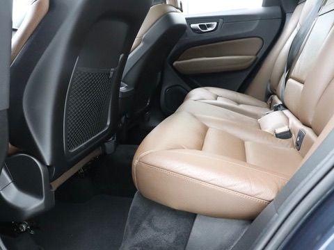 2021 Volvo XC60 T5 Momentum Navigation