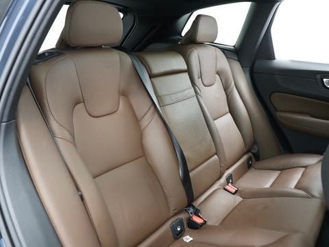 2021 Volvo XC60 T5 Momentum Navigation
