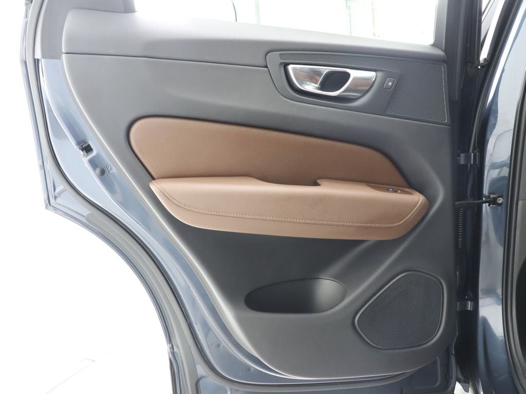 2021 Volvo XC60 T5 Momentum Navigation