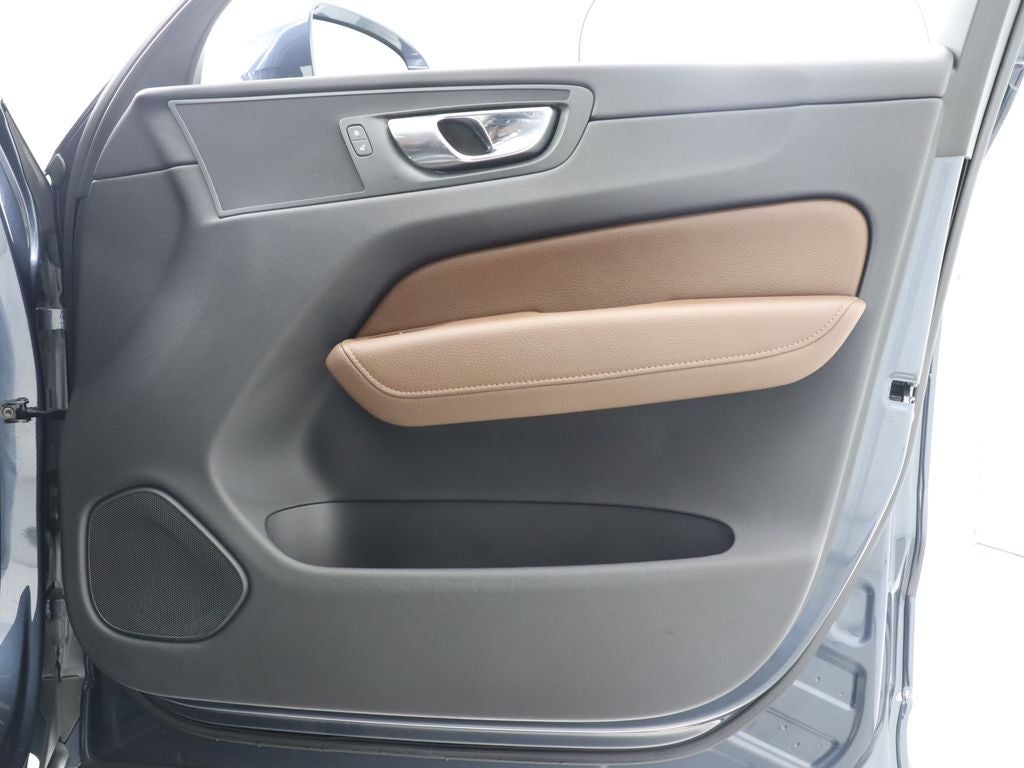 2021 Volvo XC60 T5 Momentum Navigation