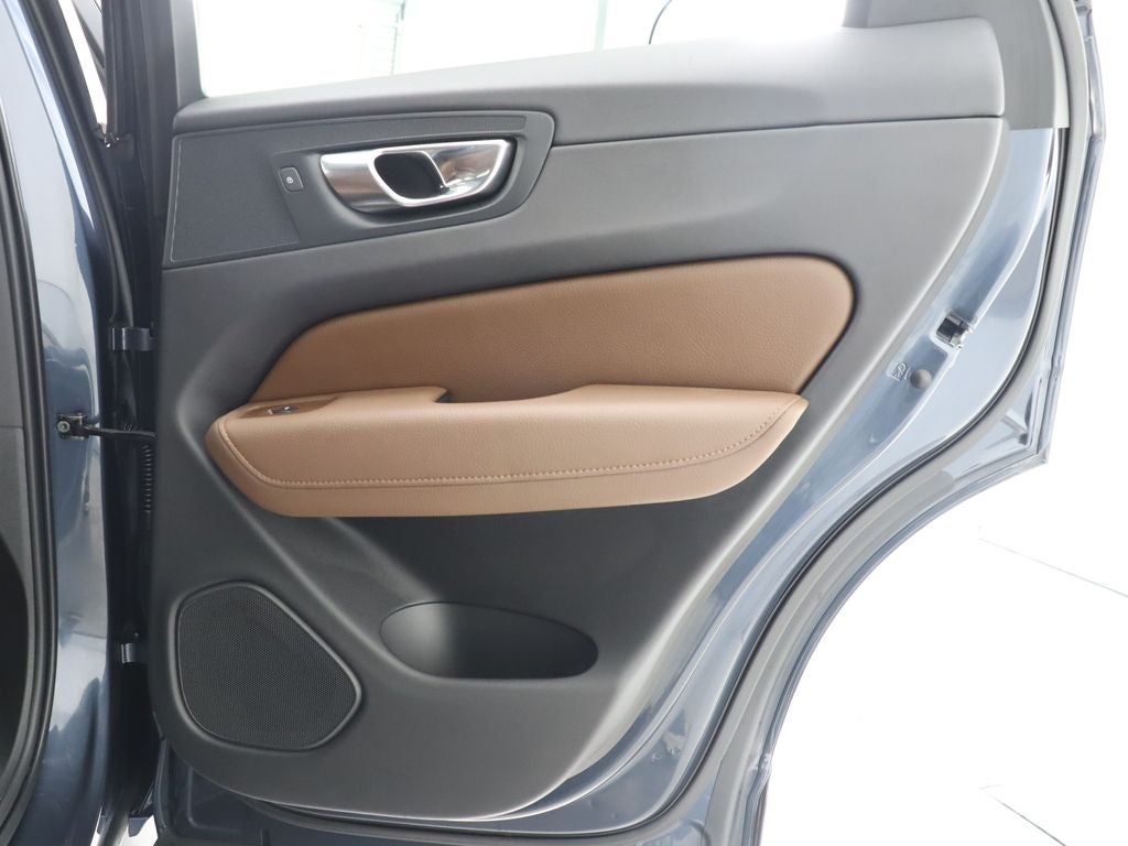 2021 Volvo XC60 T5 Momentum Navigation