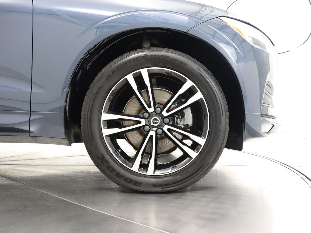 2021 Volvo XC60 T5 Momentum Navigation