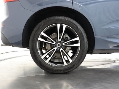 2021 Volvo XC60 T5 Momentum Navigation