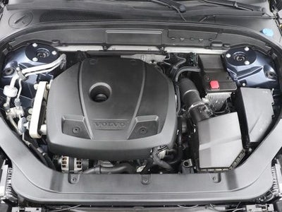 2021 Volvo XC60 T5 Momentum Navigation