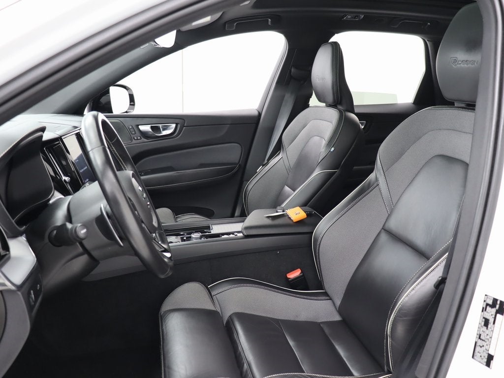 2020 Volvo XC60 T5 R-Design AWD Navigation