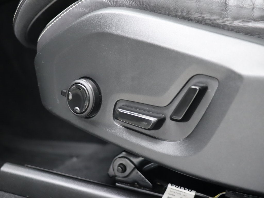 2020 Volvo XC60 T5 R-Design AWD Navigation