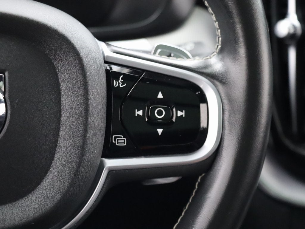2020 Volvo XC60 T5 R-Design AWD Navigation