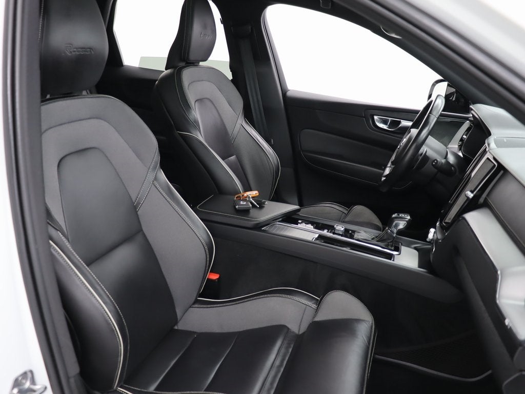 2020 Volvo XC60 T5 R-Design AWD Navigation
