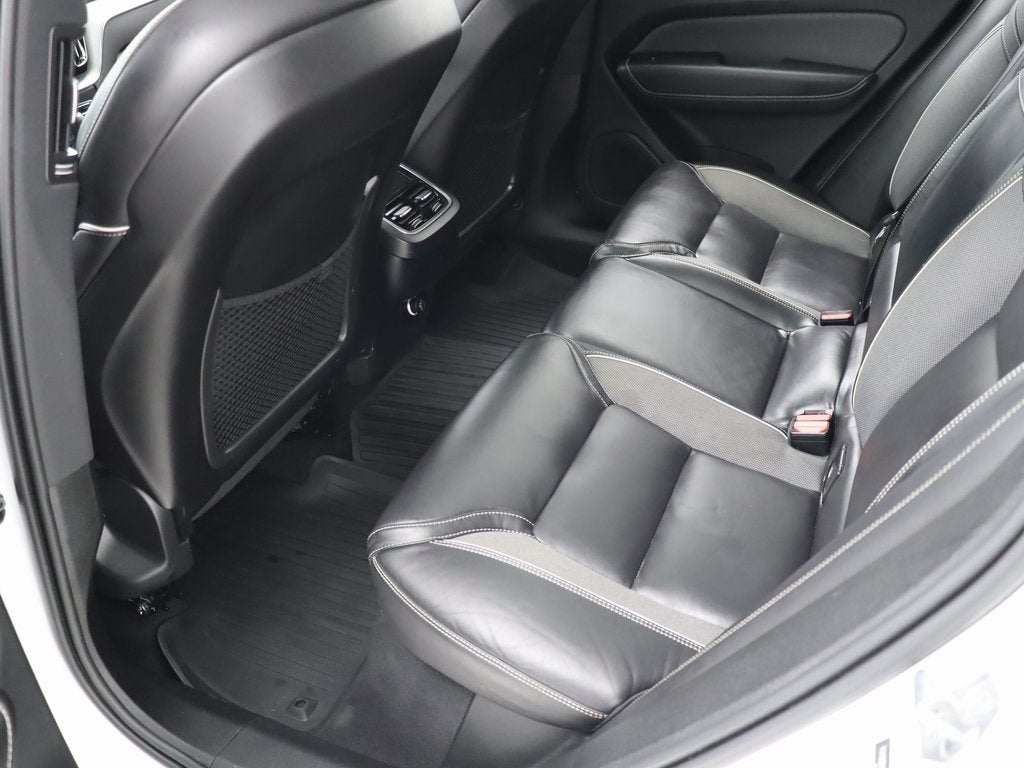 2020 Volvo XC60 T5 R-Design AWD Navigation