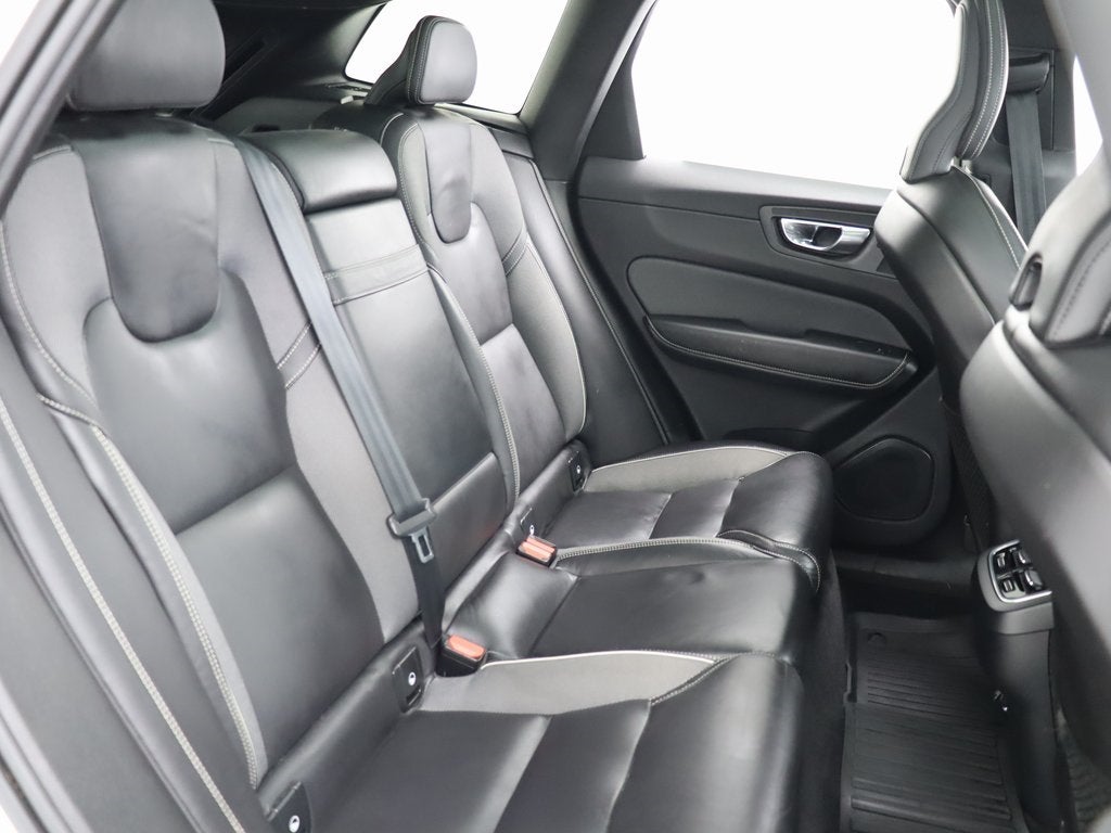 2020 Volvo XC60 T5 R-Design AWD Navigation